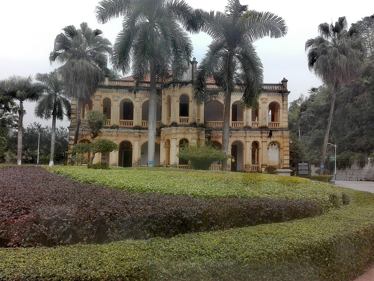 French colonial-style building at the Friendship Pass on the China-Vietnam border