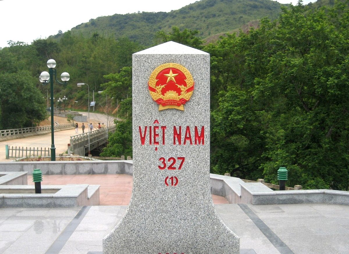 Vietnamese border marker number 327 at the Na Meo crossing